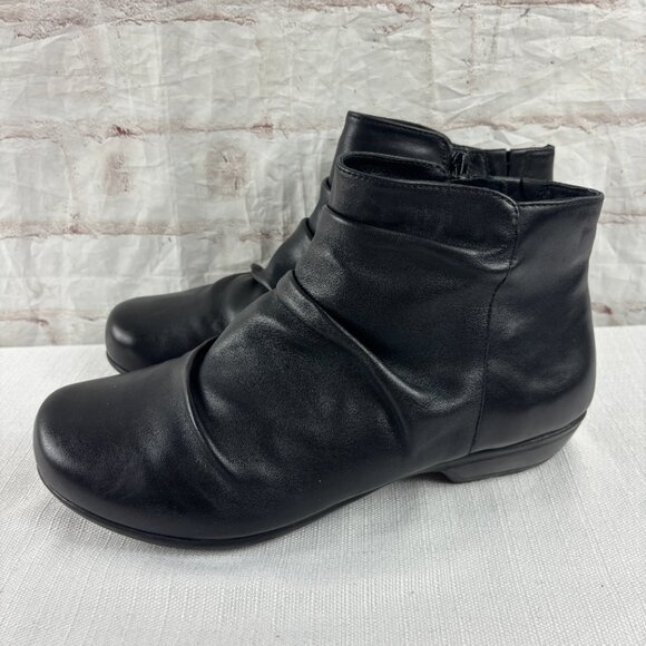 Walking Cradles Women's 10.5 WW Esme Black Leather Ruched Ankle Booties - Picture 5 of 9